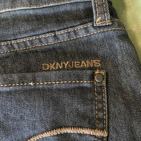 Women’s DKNY jeans - Picture 2 of 6